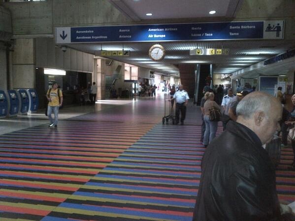 Así luce, desolado el terminal internacional del Aeropuerto de Maiquetía el martes 27 de mayo de 2014 / Foto @vladimirpetit