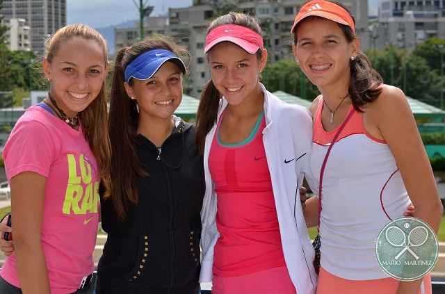 Las jugadoras venezolanas Katherine Valencia, Paola Quintana, Isabella Pe?rez y Alexandra Parra deisfrutando del soleado di?a