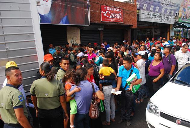 Se-busca-leche-y-papel-higiénico-como-palito-de-romero