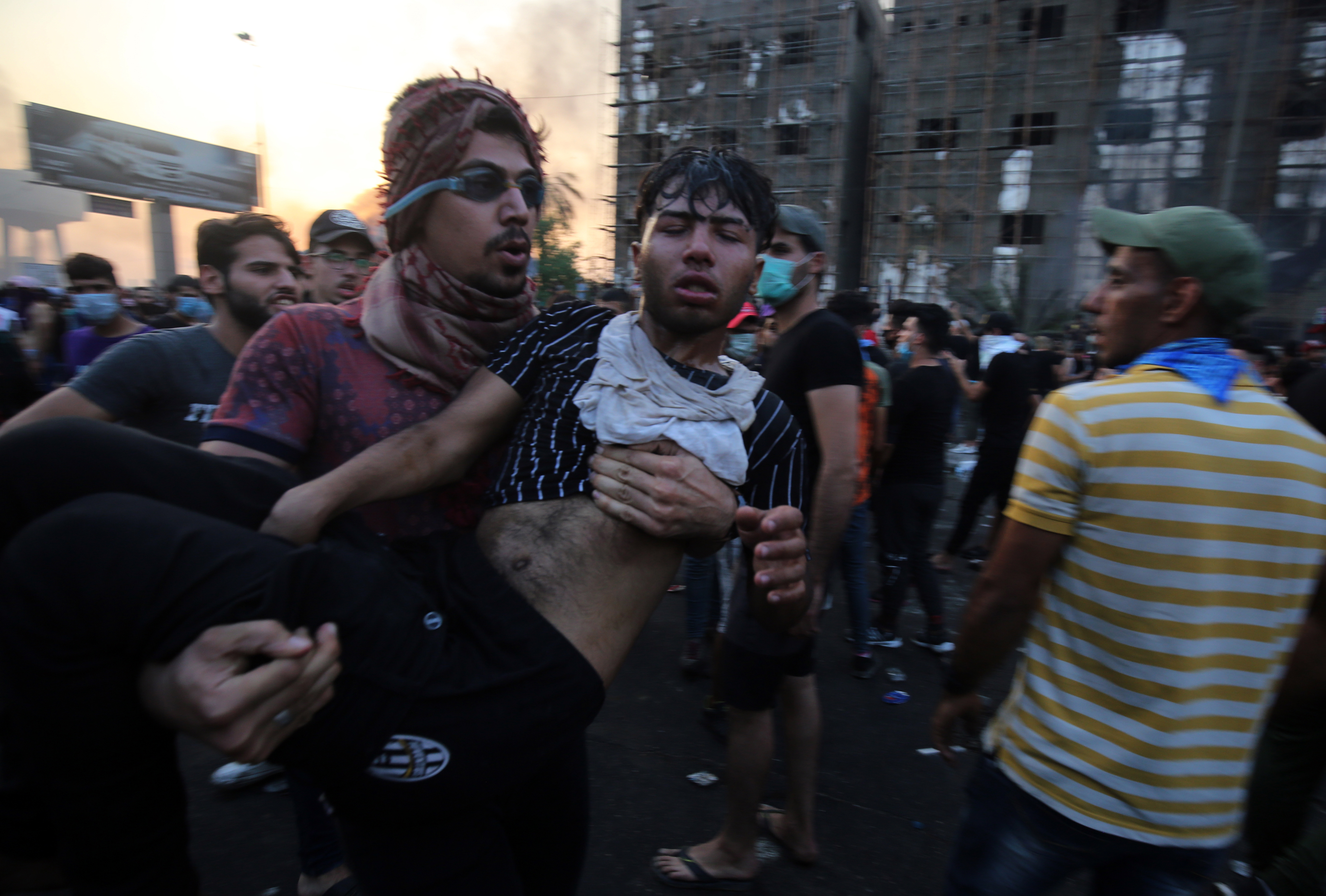 Al menos cuatro manifestantes y un policía muertos en protestas en el