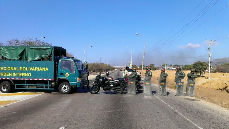 La GNB cerró el paso por la avenida Juan Bautista Arismendi / Daniel Ramírez