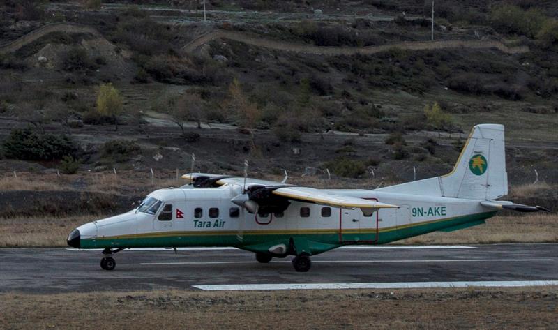 Mueren 23 personas al estrellarse un avión en Nepal