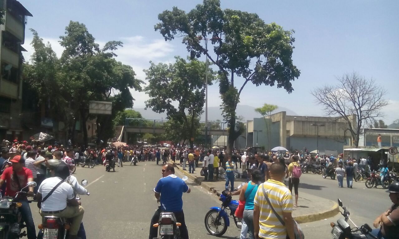 NOTICIA DE VENEZUELA  - Página 55 Antimano-protestas-2