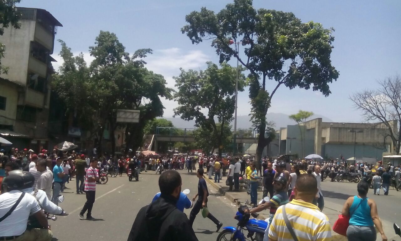 NOTICIA DE VENEZUELA  - Página 55 Antimano-protestas-3