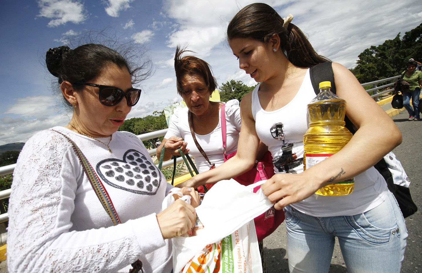 NOTICIA DE VENEZUELA  - Página 48 Venezolanos-frontera-hambre-3