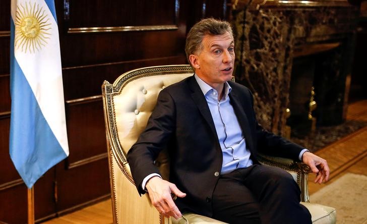 El presidente argentino, Mauricio Macri, durante una entrevista en Buenos Aires, Argentina, August 8, 2016. La economía de Argentina crecerá un 3,5 por ciento en el 2017 gracias a las inversiones atraídas por el Gobierno y a la estabilidad generada por una menor inflación tras años de estancamiento y de amplias regulaciones a los mercados, dijo a Reuters el presidente Mauricio Macri. REUTERS/Agustin Marcarian