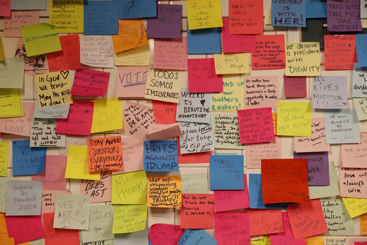 2016-11-15T180628Z_155391782_D1BEUNACUEAC_RTRMADP_3_NEWYORK-POSTITS