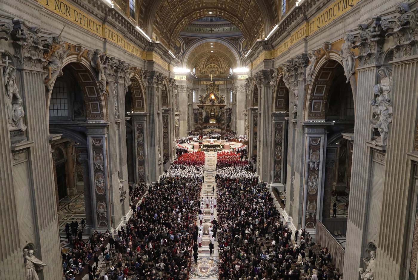 ALT109. Vatican City (Vatican City State (holy See)), 19/11/2016.- A general view of St. Peter's Basilica before the start of a Consistory ceremony in Vatican, 19 November 2016. Pope Francis has named 17 new cardinals, 13 of them under age 80 and thus eligible to vote in a conclave to elect his successor. (Papa) EFE/EPA/GREGORIO BORGIA/POOL