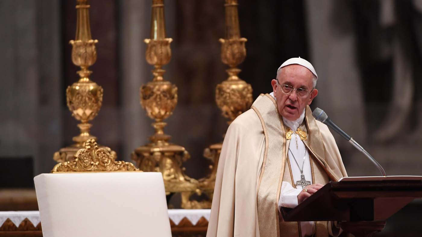 . Vatican City (Vatican City State (holy See)), 19/11/2016.- Pope Francis (C) speaks during the Consistory ceremony in Vatican, 19 November 2016. Pope Francis has named 17 new cardinals, 13 of them under age 80 and thus eligible to vote in a conclave to elect his successor. (Papa) EFE/EPA/MAURIZIO BRAMBATTI