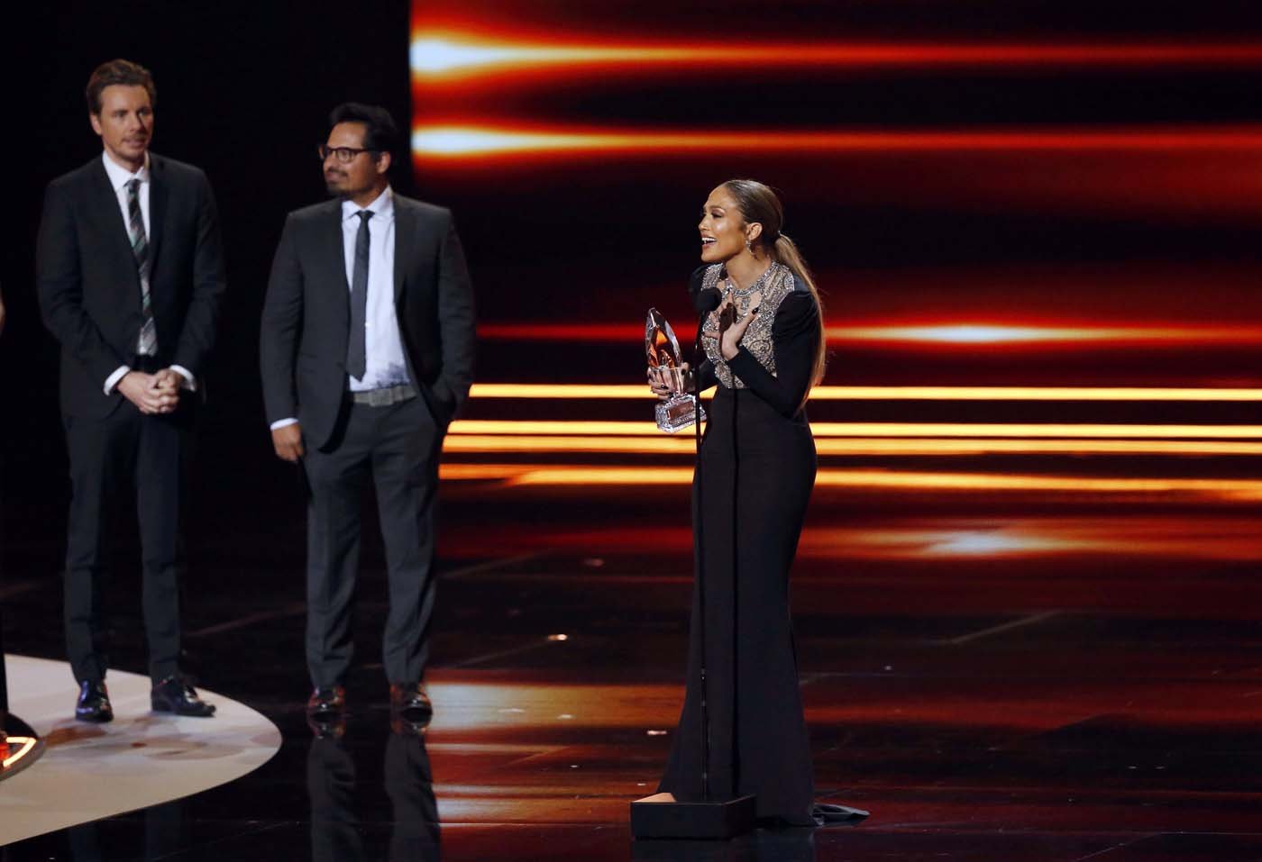 Actress Jennifer Lopez accepts the award for Favorite TV Crime Drama Actress as actors Dax Shepard (L) and Michael Pena look on during the People's Choice Awards 2017 in Los Angeles, California, U.S., January 18, 2017.   REUTERS/Mario Anzuoni