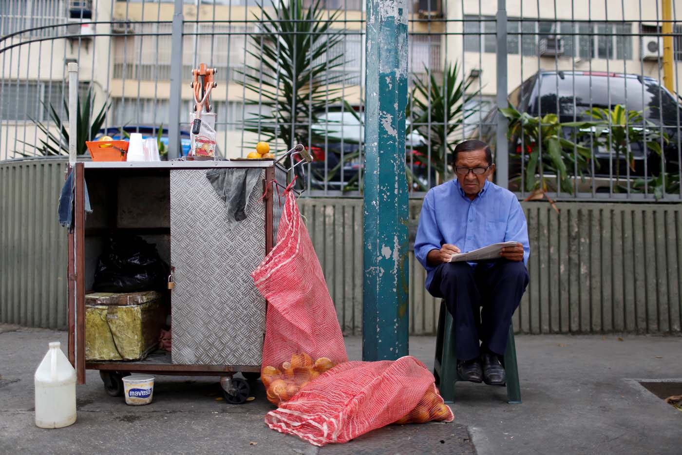 Jose Guillen poses for a picture next to his fruit juices street stall in Caracas, Venezuela March 2, 2017. REUTERS/Carlos Garcia Rawlins