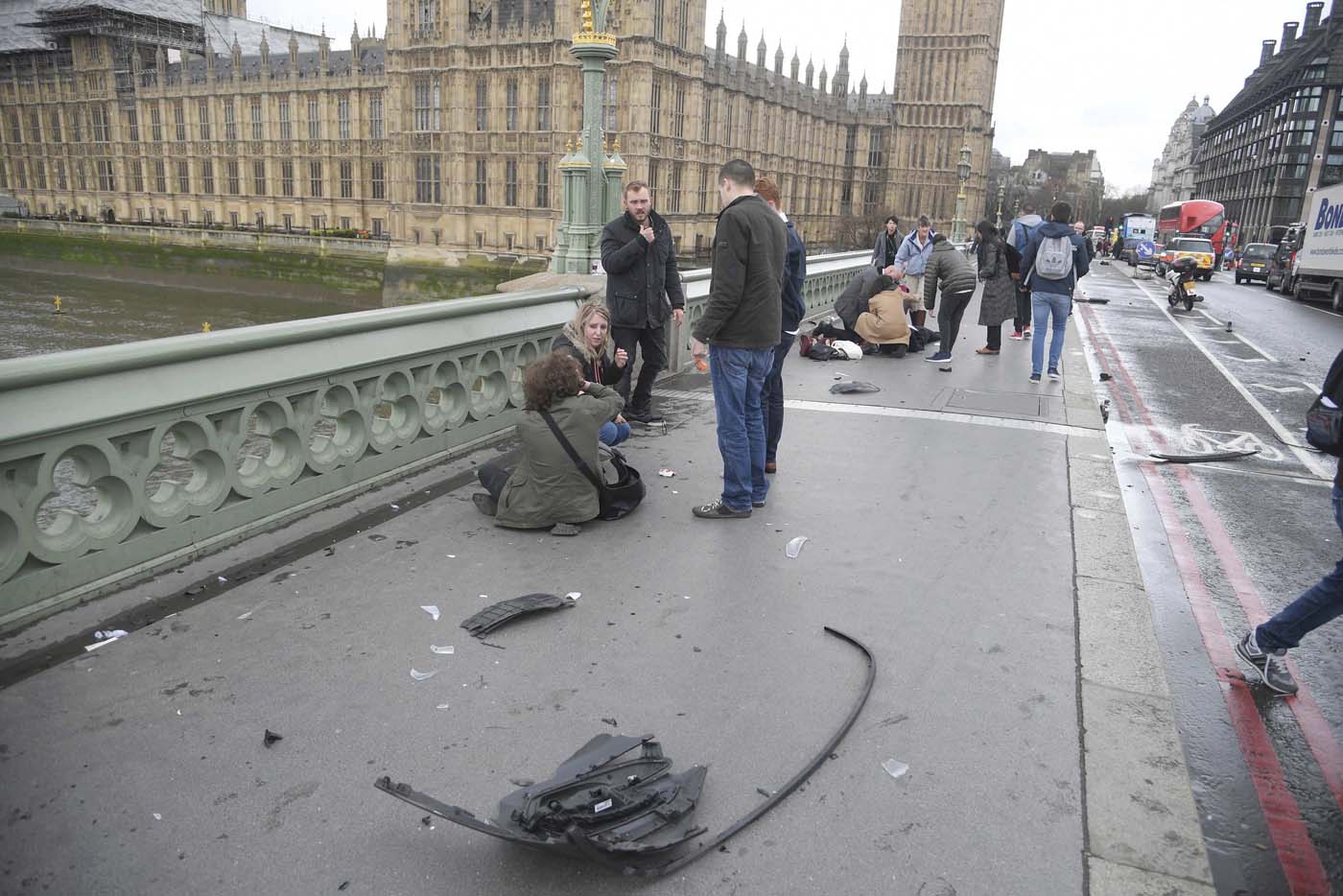 Injured people are assisted after an incident on Westminster Bridge in London, March 22, 2017. REUTERS/Toby Melville