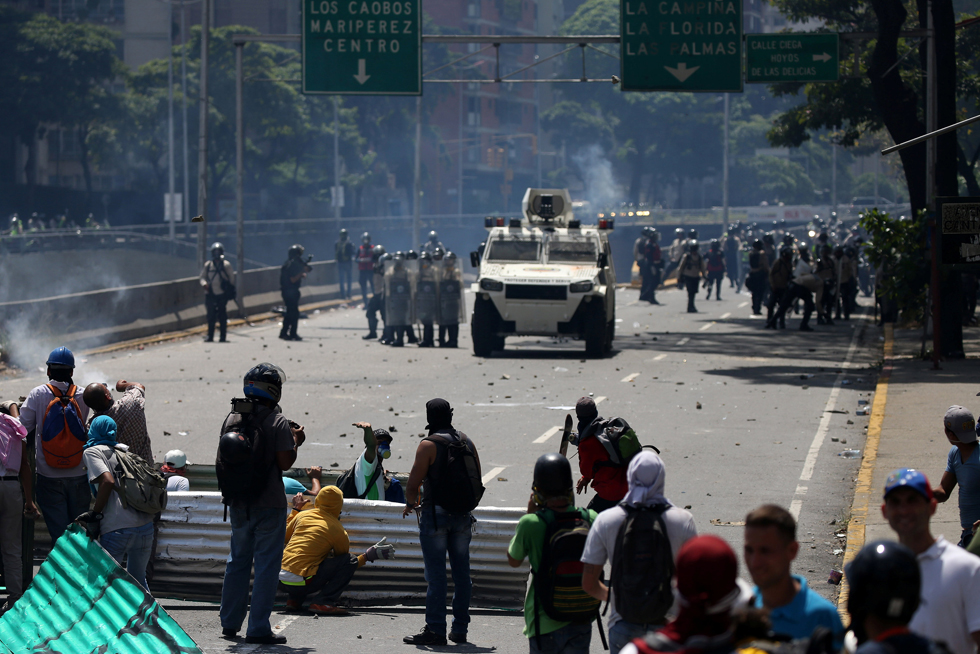 Demonstrators clash with the riot police during a rally in Caracas, Venezuela, April 8, 2017. REUTERS/Carlos Garcia Rawlins