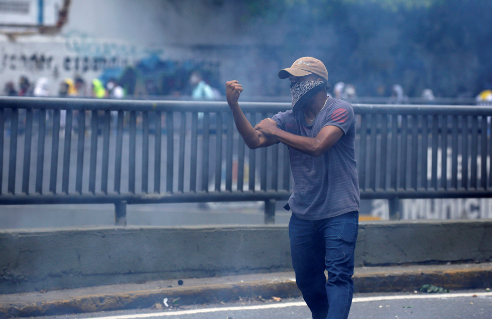 A demonstrator gestures while clashing with the riot police during a rally in Caracas, Venezuela, April 8, 2017. REUTERS/Marco Bello