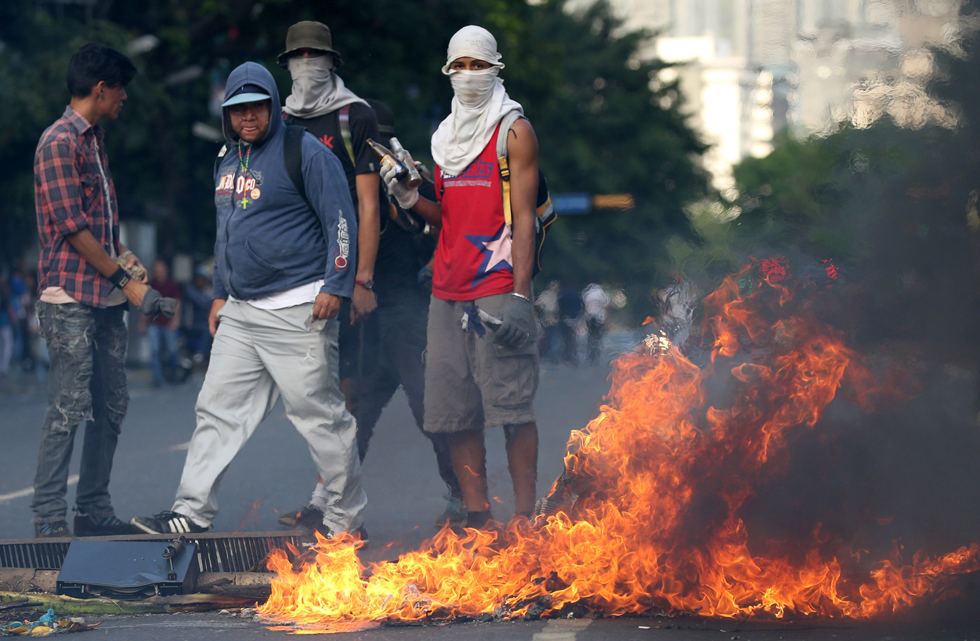 Demonstrators build a fire on a street during a rally in Caracas, Venezuela, April 8, 2017. REUTERS/Carlos Garcia Rawlins