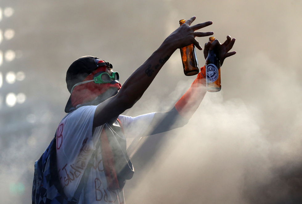 A demonstrator reacts while building a fire on the street during a rally in Caracas, Venezuela, April 8, 2017. REUTERS/Carlos Garcia Rawlins