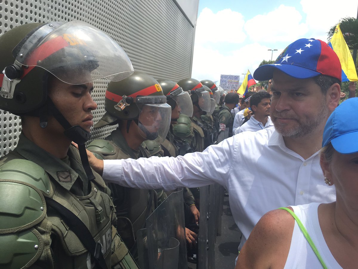 NOTICIA DE VENEZUELA  - Página 28 GNB-marcha