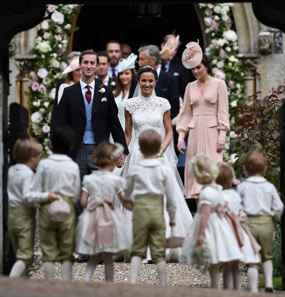 Pippa Middleton and her new husband James Matthews leave St Mark's Church following their wedding in Englefield, west of London, on May 20, 2017. REUTERS/Justin Tallis/Pool