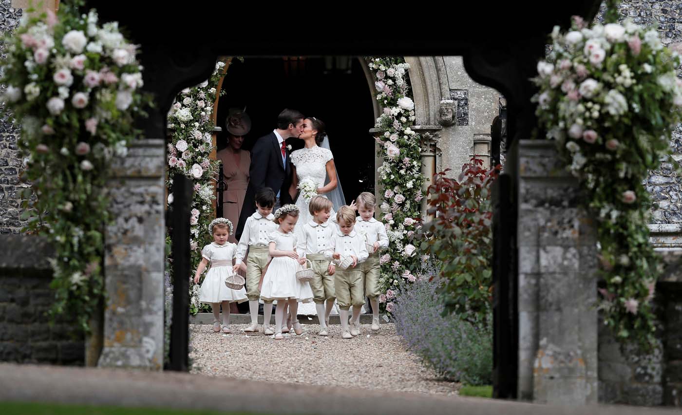 Pippa Middleton and James Matthews kiss after their wedding at St Mark's Church in Englefield, west of London, on May 20, 2017. REUTERS/Kirsty Wigglesworth/Pool