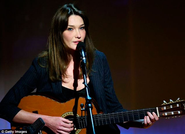 Carla Bruni publica el primer sencillo de su nuevo álbum