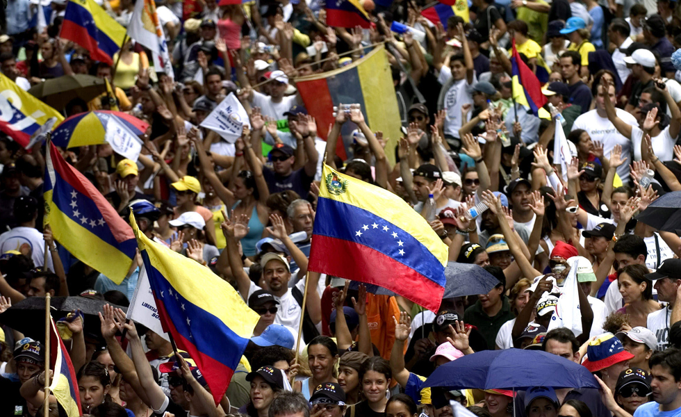 Demócratas celebran un año más de la caída de una tiranía