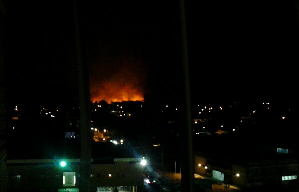 Bomberos de Aragua trabajan para apagar incendio forestal cerca de Cavim (Foto)