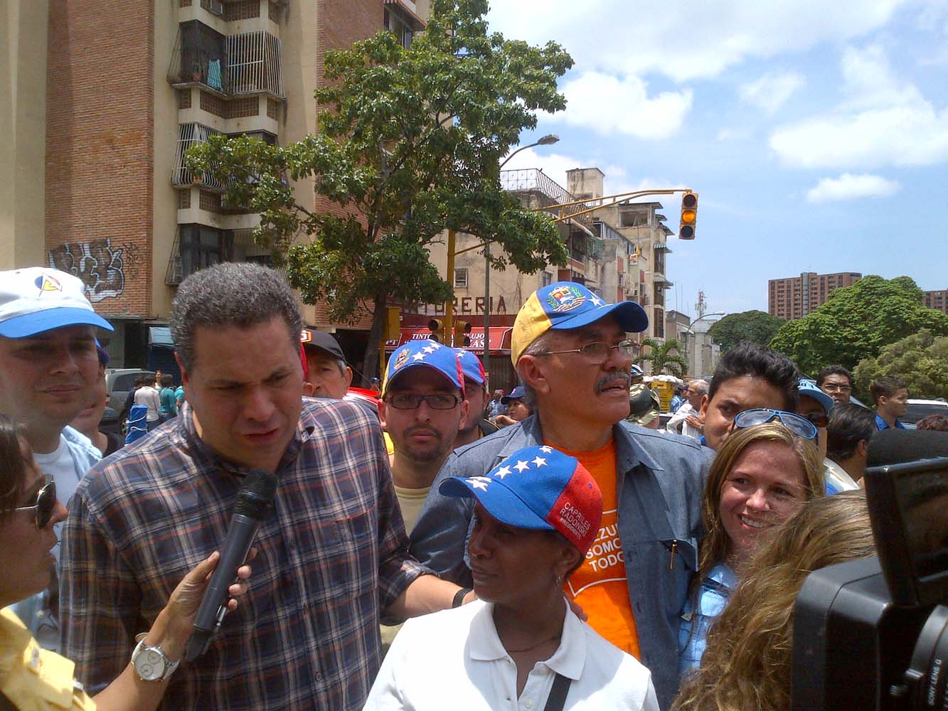 Briquet invitó a los caraqueños a formar en sus casas su comando familiar