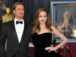 brad-pitt-paga-angelina