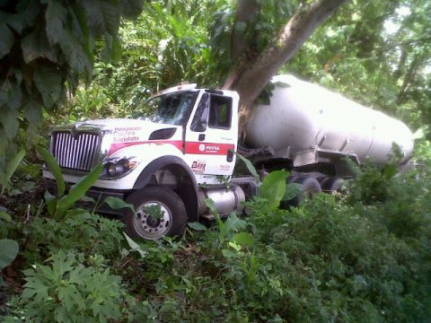 Múltiple choque dejó dos fallecidos y siete heridos en la carretera Oriente- Caracas