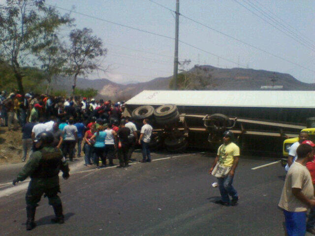 Gandola se queda sin frenos en la Caracas – La Guaira  (Fotos)