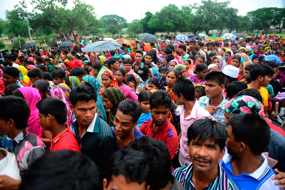 Derrumbe en Bangladesh supera los 800 muertos