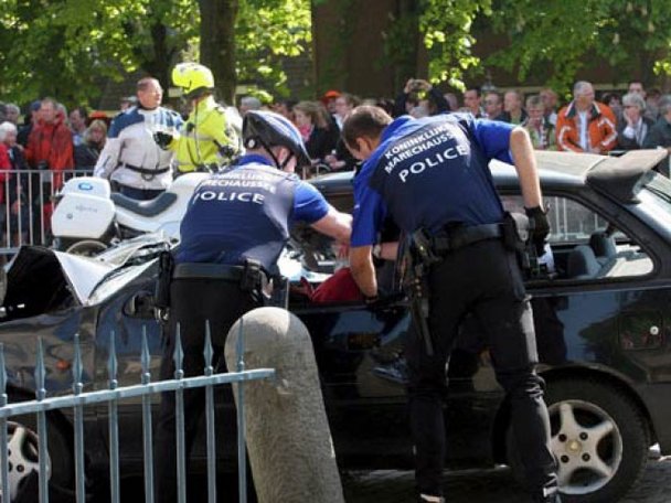 Un auto arrolló a más de 50 personas en pleno desfile en EEUU (Foto)