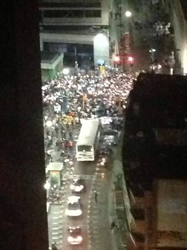 “Marcha de las antorchas” recorre Sabana Grande (FOTO)