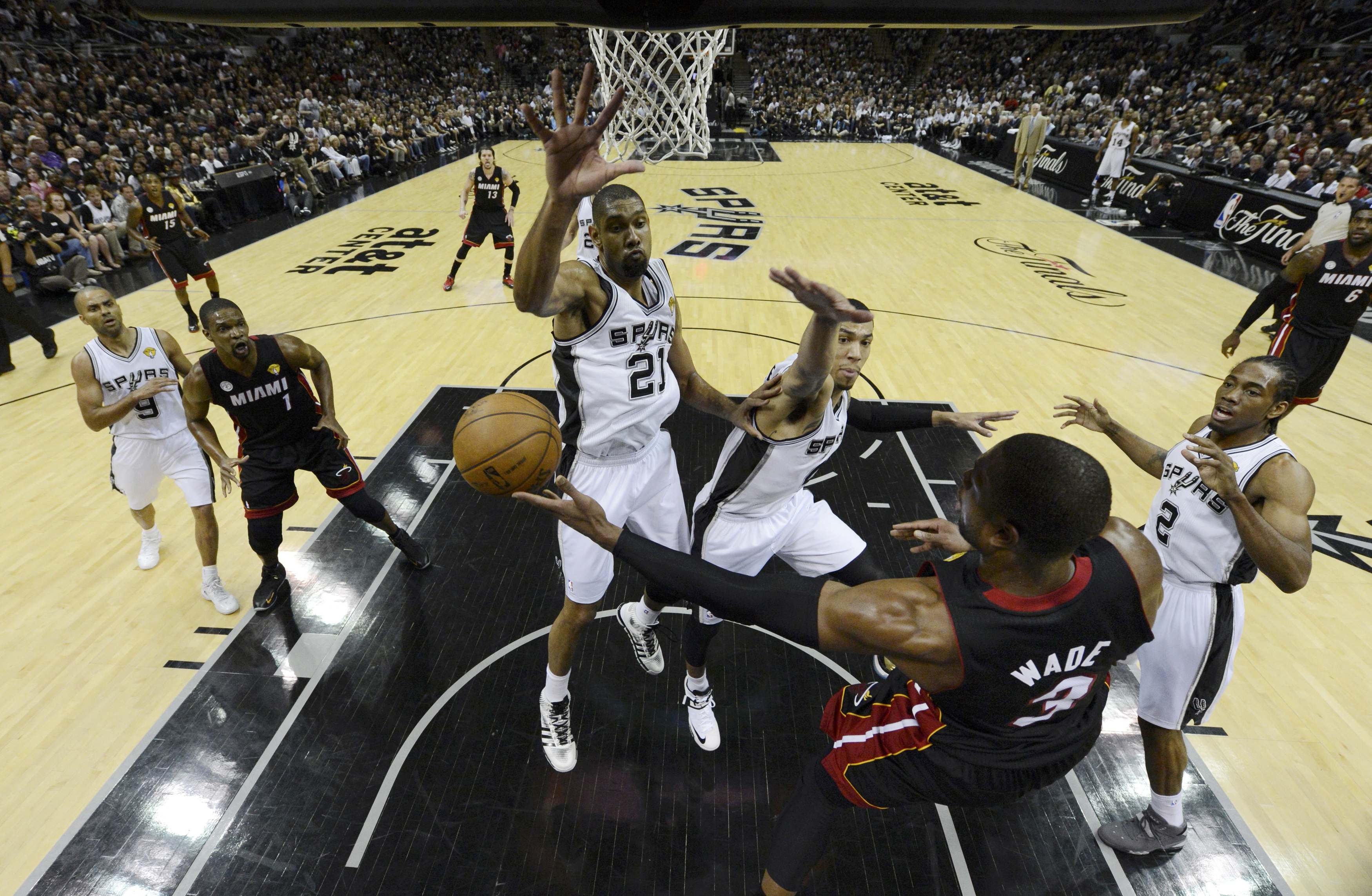 San Antonio se llevó el quinto de la final 114 x 104 ante Miami (3 x 2 la Serie)