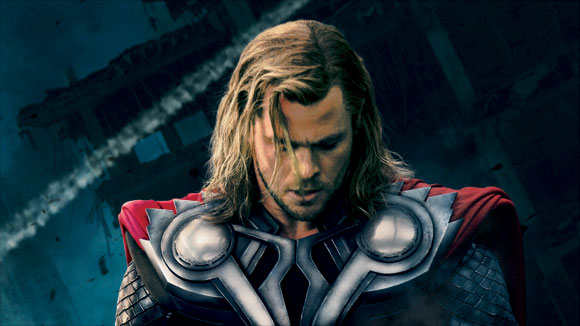 Thor le da consejos a Superman