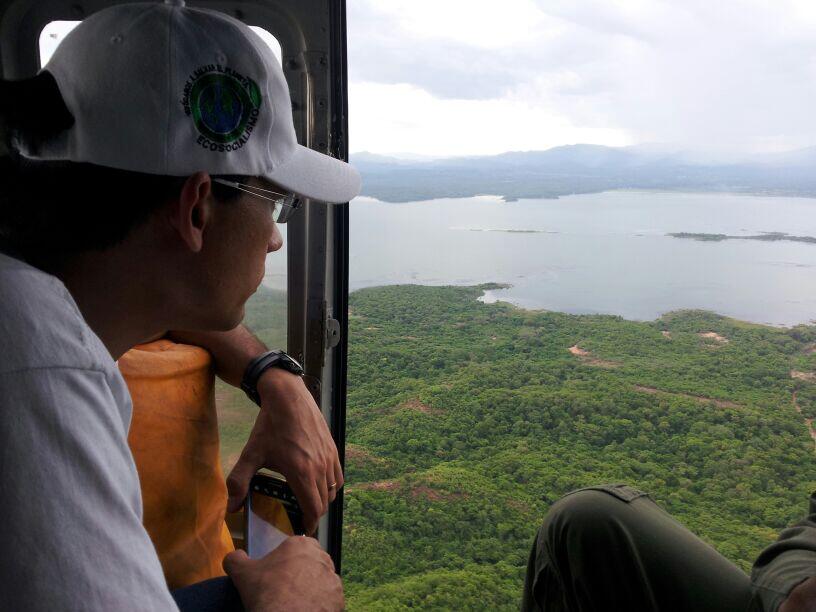 Dante hace “gobierno de calle” con una autofoto sobrevolando la selva (más confuso)