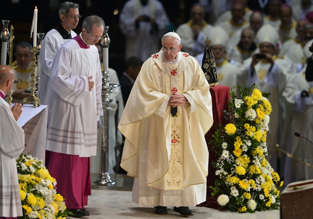 El papa Francisco pide visión humanista de la economía y erradicar la pobreza