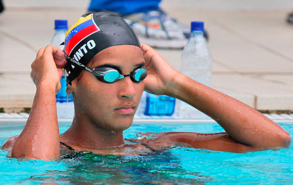 Andreína Pinto se metió en la final de 800m libres