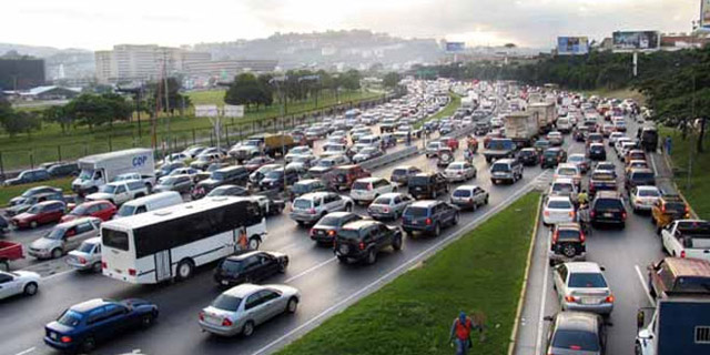 Los caraqueños pierden hasta 60 días al año en el tráfico