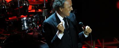 Julio Iglesias cumple 45 años desde que ganó el festival de Benidorm