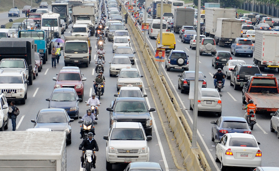 Denuncian que decreto de emergencia vial es para asignar contratos a dedo