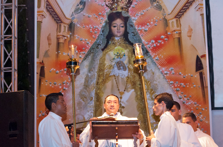 Devoción desbordada por la bajada de la Virgen del Valle (Fotos)