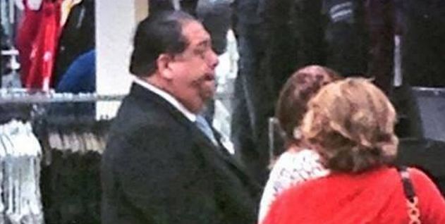 Hermann Escarrá se fue de shopping a Macy´s en Miami (Foto + Imperio)