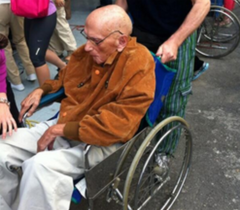 Si con 100 años de edad, el destacado venezolano Jacinto Convit fue a votar… no tenías excusas