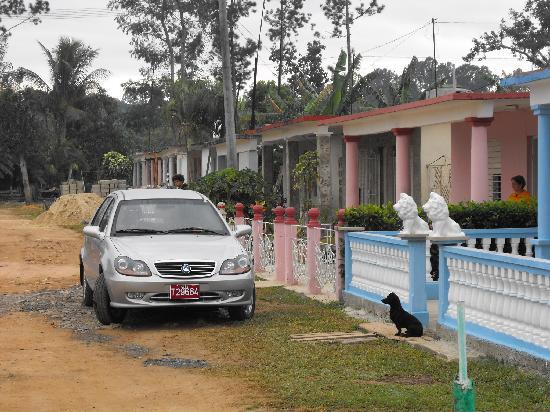 La burla: Cubanos deben reunir sueldo de 399 años para comprar un carro nuevo (mar de la felicidad + precios)