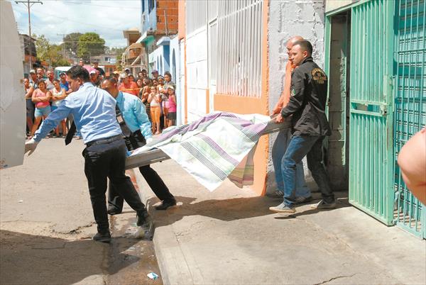 Disfrazados mataron a herrero