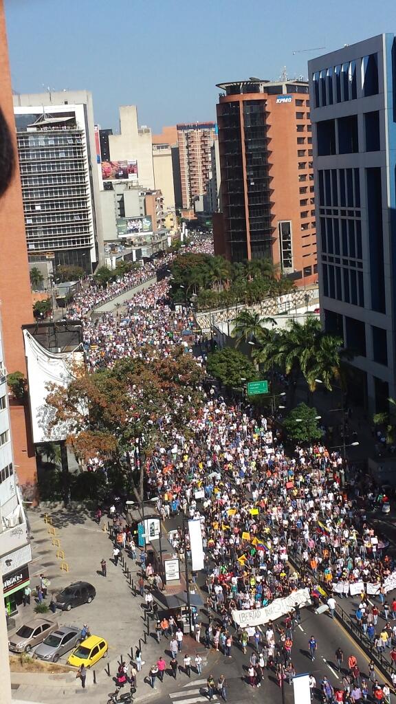 Un gentío en la Avenida Francisco de Miranda protestando pacíficamente (FOTO)