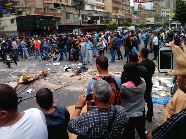 Tres lesionados en Chacao este 24F