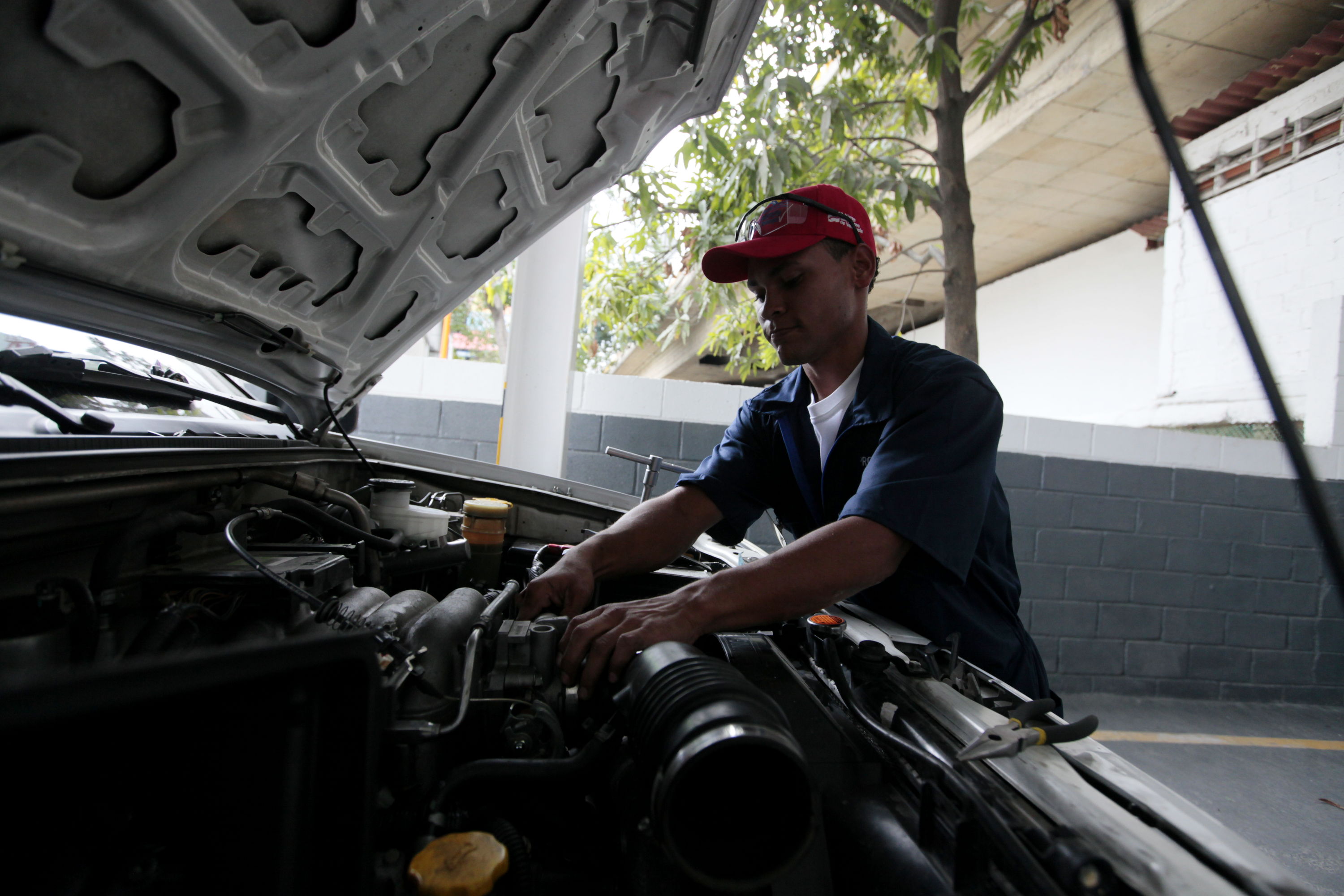 Talleres mecánicos sufren para conseguir insumos