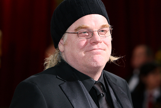 Así se alzaba con el Óscar 2005 el actor Philip Seymour Hoffman